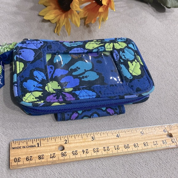 NWT Vera Bradley Smartphone Wristlet in Indigo Pop Beautiful Design - MSRP $49!! - Picture 8 of 10